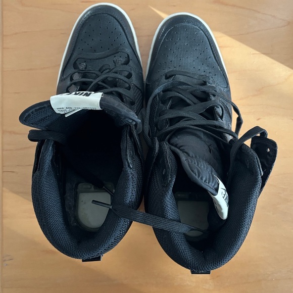 Nike Black Women's Wedge Sneakers - Picture 9 of 11